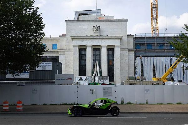 比特币牛市冷清之谜：10万美元横盘百日，为何散户集体退场？